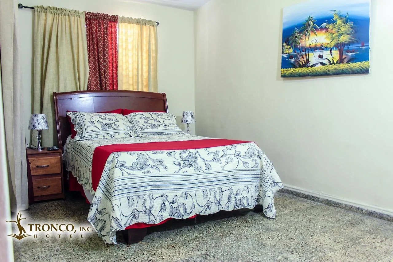 Hotel El Tronco Inc Boca Chica Bed & Breakfast